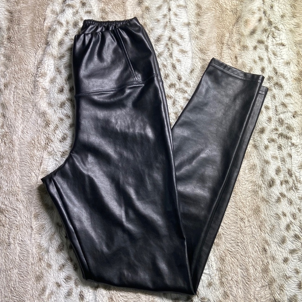 Aritzia Wilfred Daria Faux Leather leggings